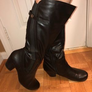 Heeled boots